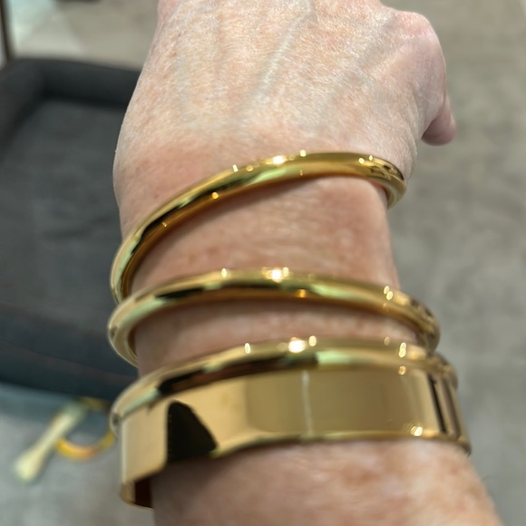 Gorgeous gold balenciaga cuff bracelet - Picture 1 of 4